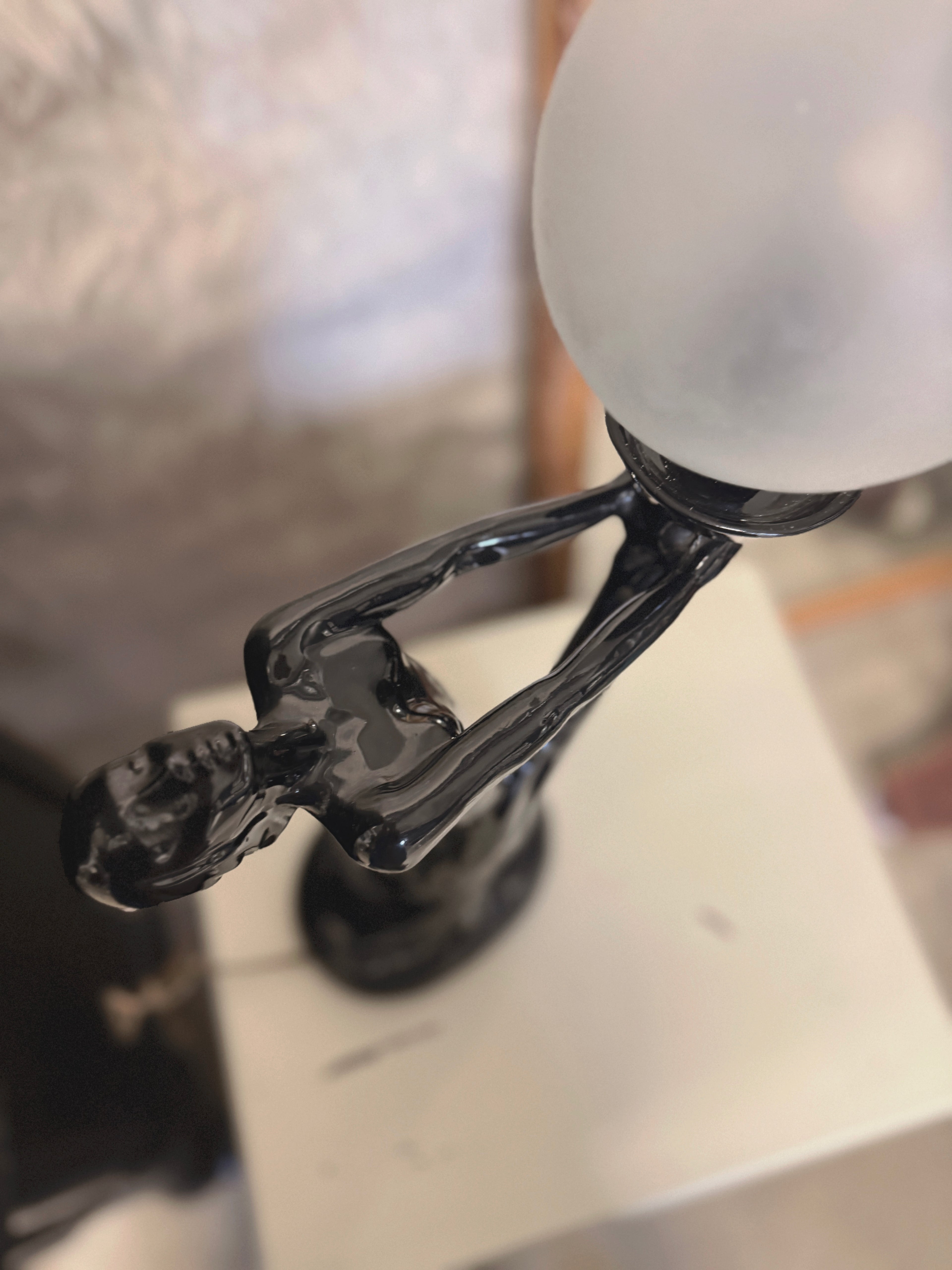 Art Deco Lady Lamp – musta figuurivalaisin
