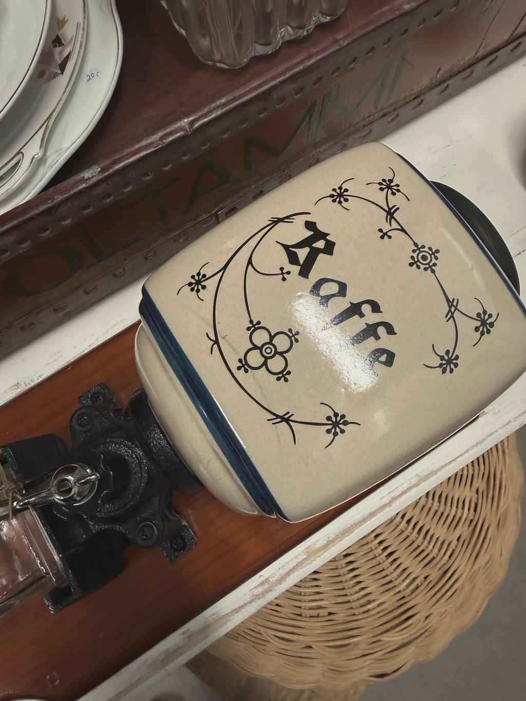 Seinälle ripustettava kahvimylly "Kaffe"