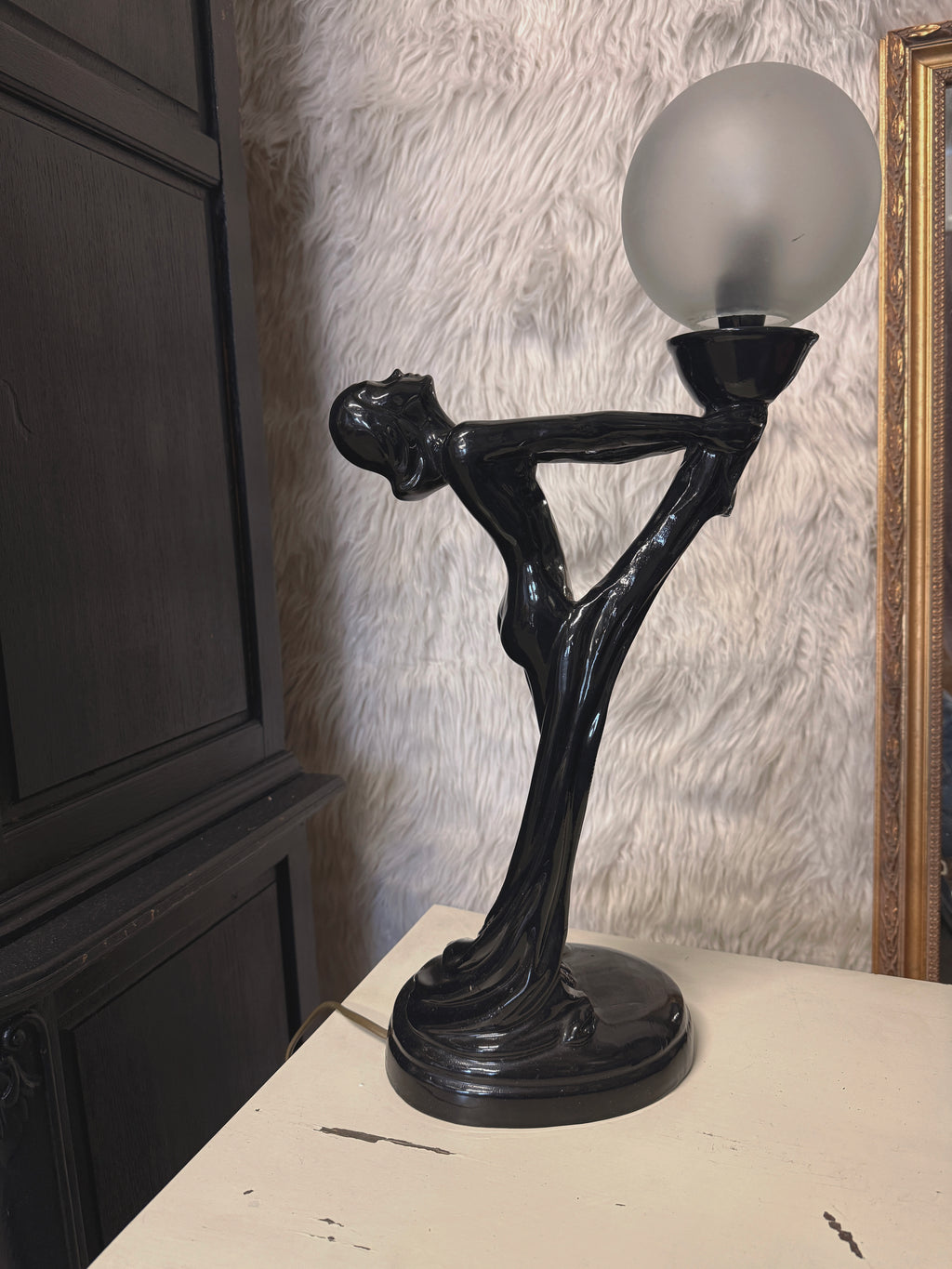 Art Deco Lady Lamp – musta figuurivalaisin