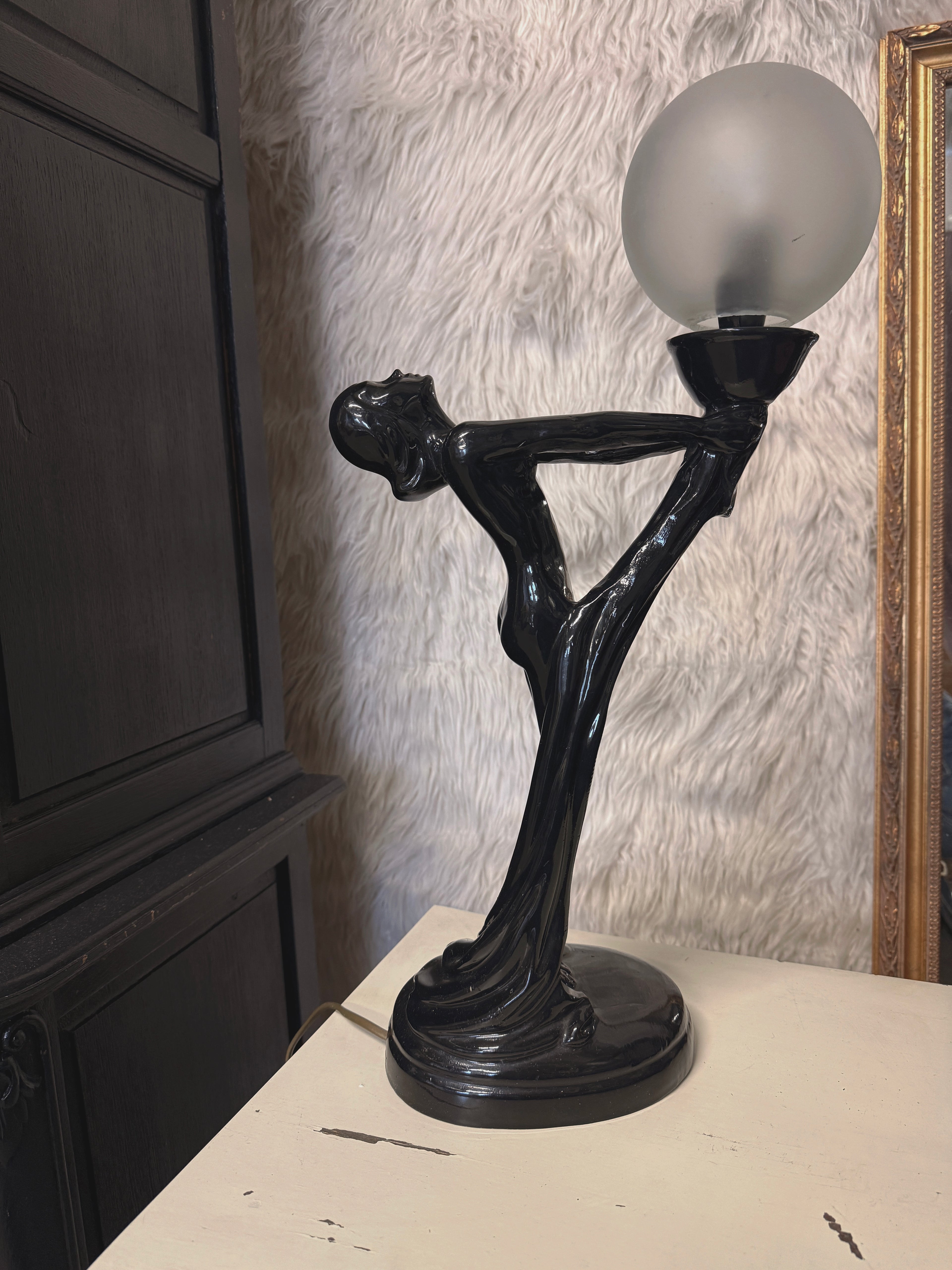 Art Deco Lady Lamp – musta figuurivalaisin