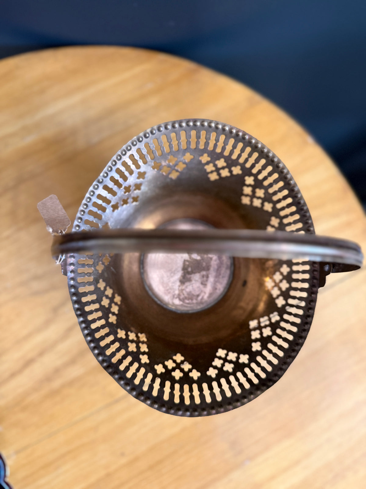 Vintage metallikori kahvalla