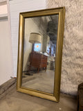 Kultakehyksinen vintage-peili