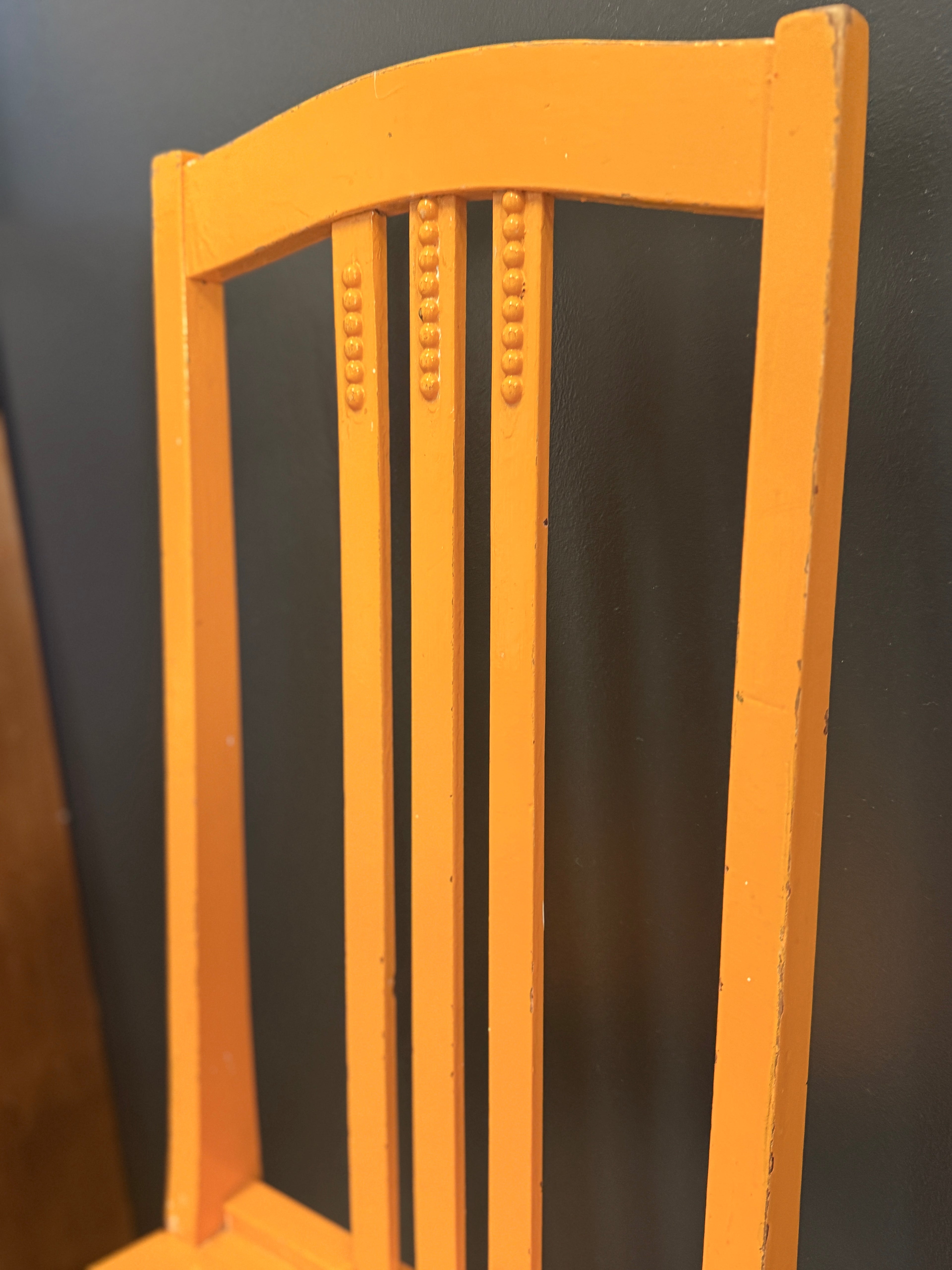 Oranssi vanha puutuoli