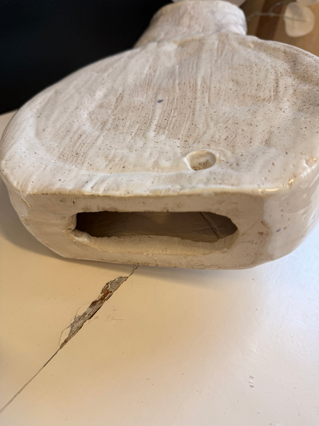 Keramiikkamaljakko viinirypälekoristeella