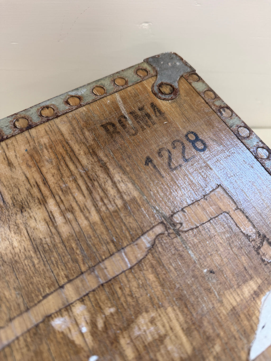 Puinen kuljetuslaatikko "ROMA 1228"