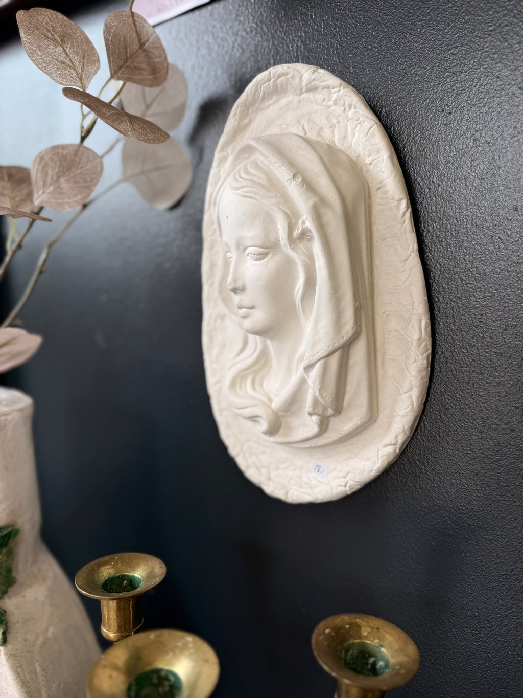 Kipsinen seinäreliefi – Madonna