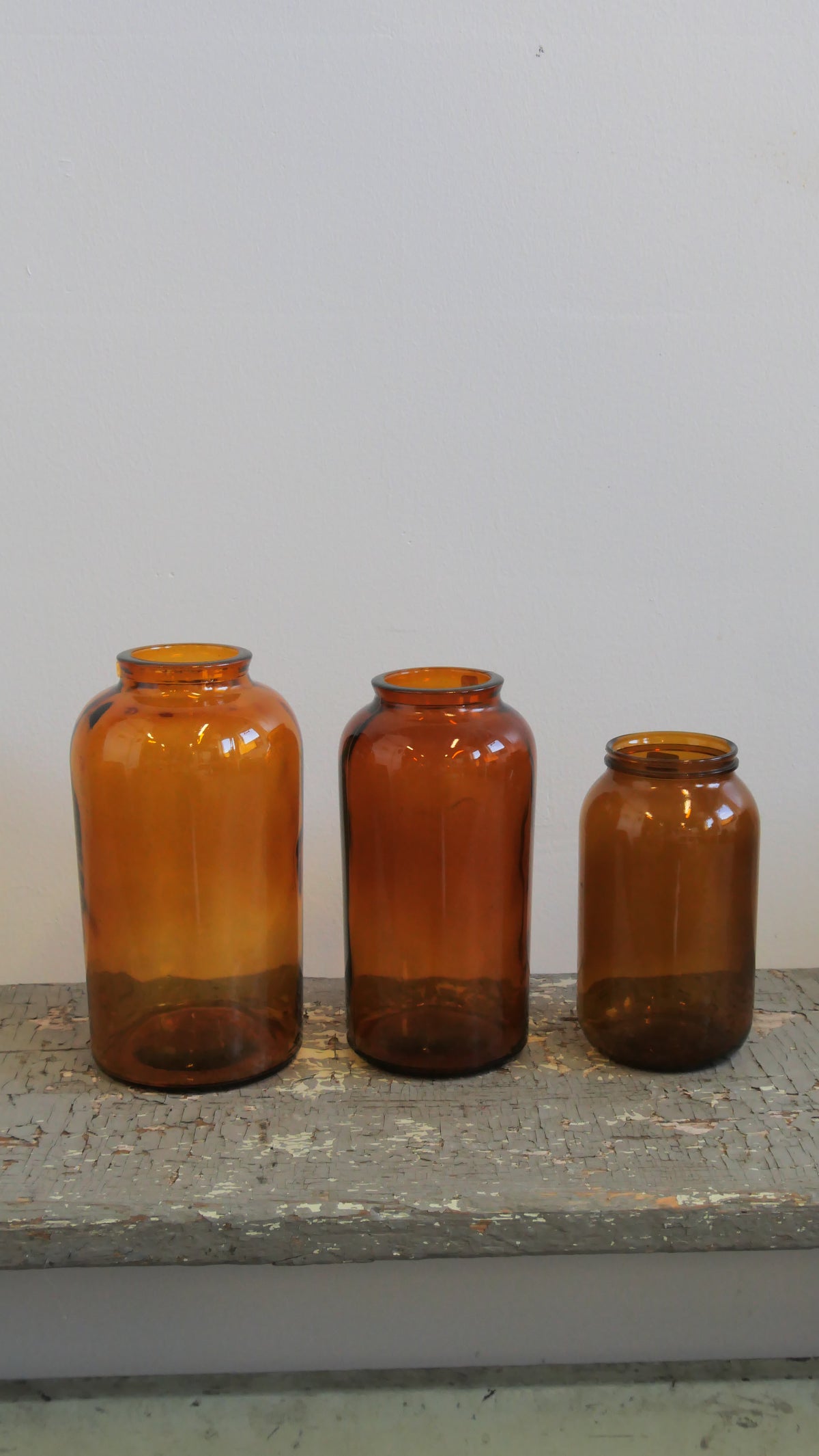 Kolmen vintage lasipullon setti