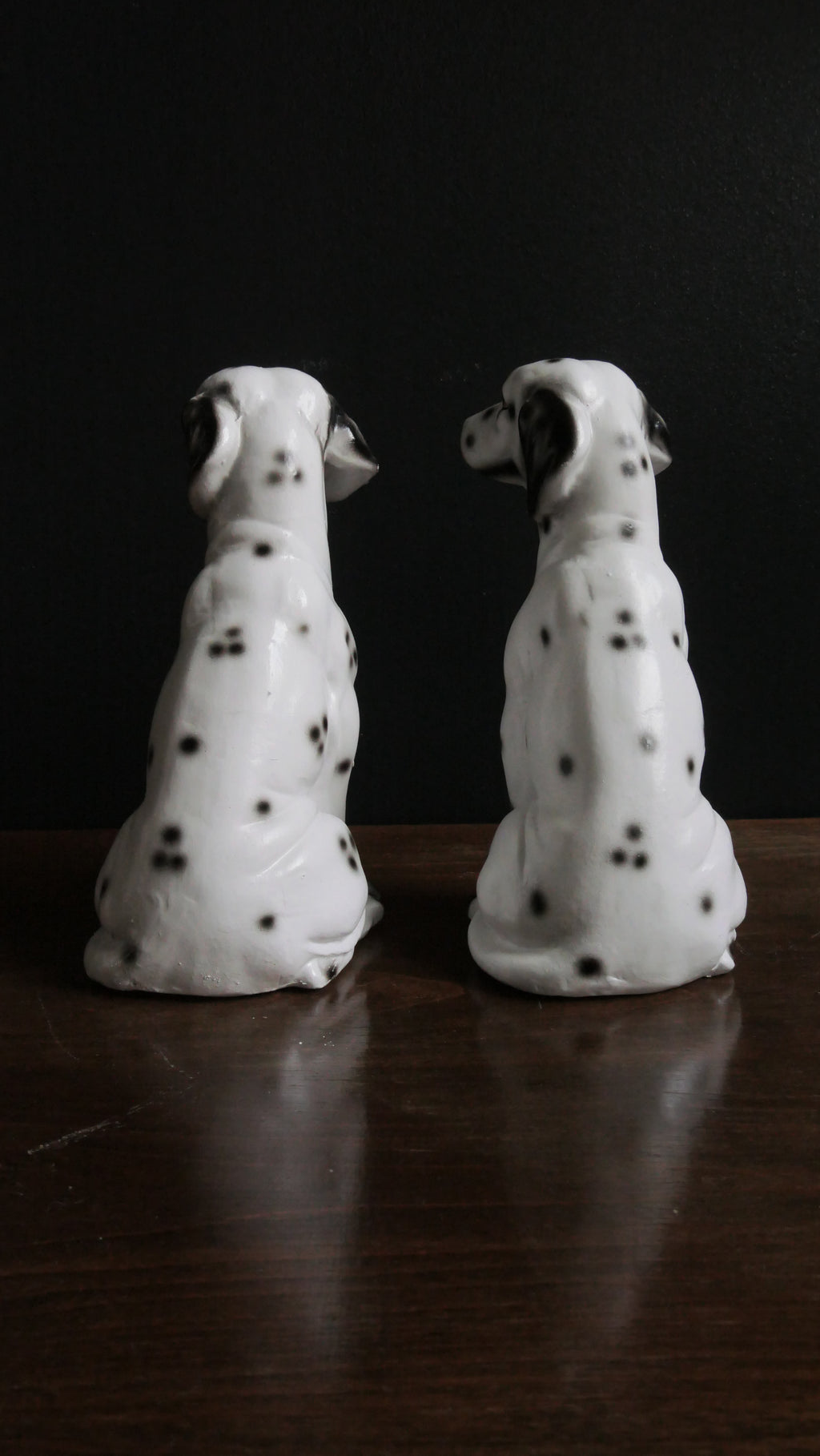 Keraamiset dalmatialaiskoirat, pari