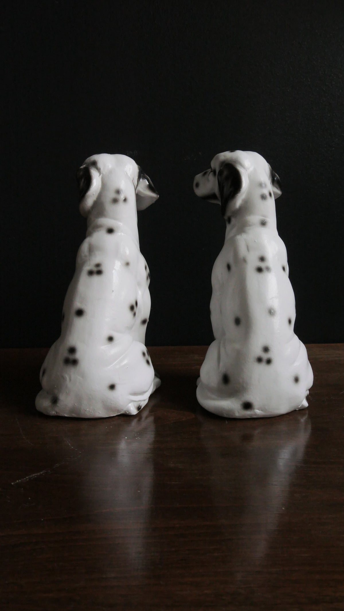 Keraamiset dalmatialaiskoirat, pari