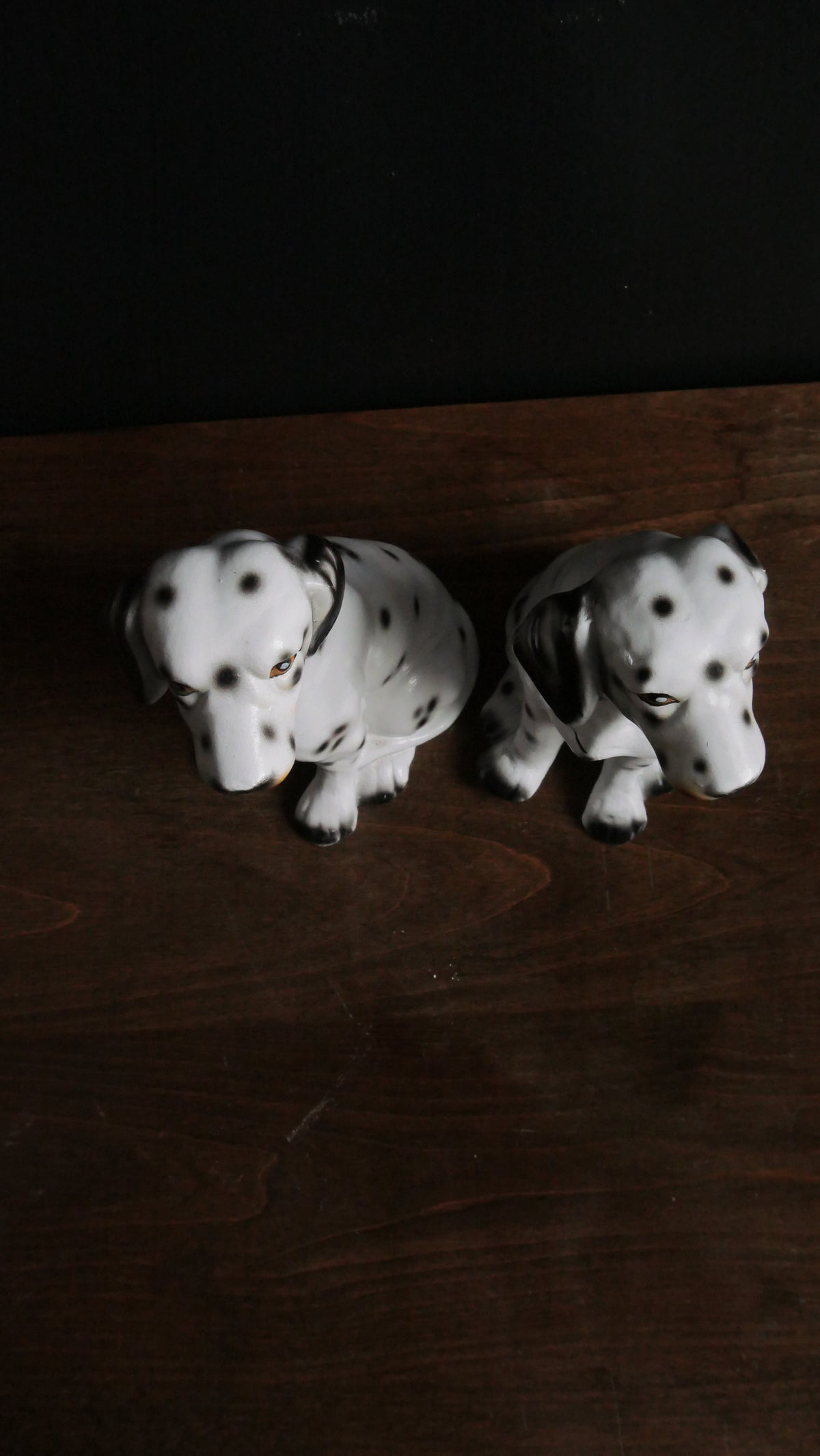 Keraamiset dalmatialaiskoirat, pari