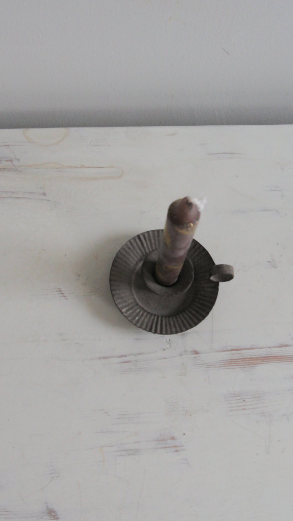 Vintage-kynttilänjalka metallia