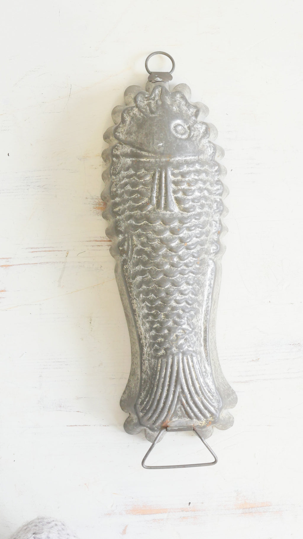 Vanha metallinen kalamuotti