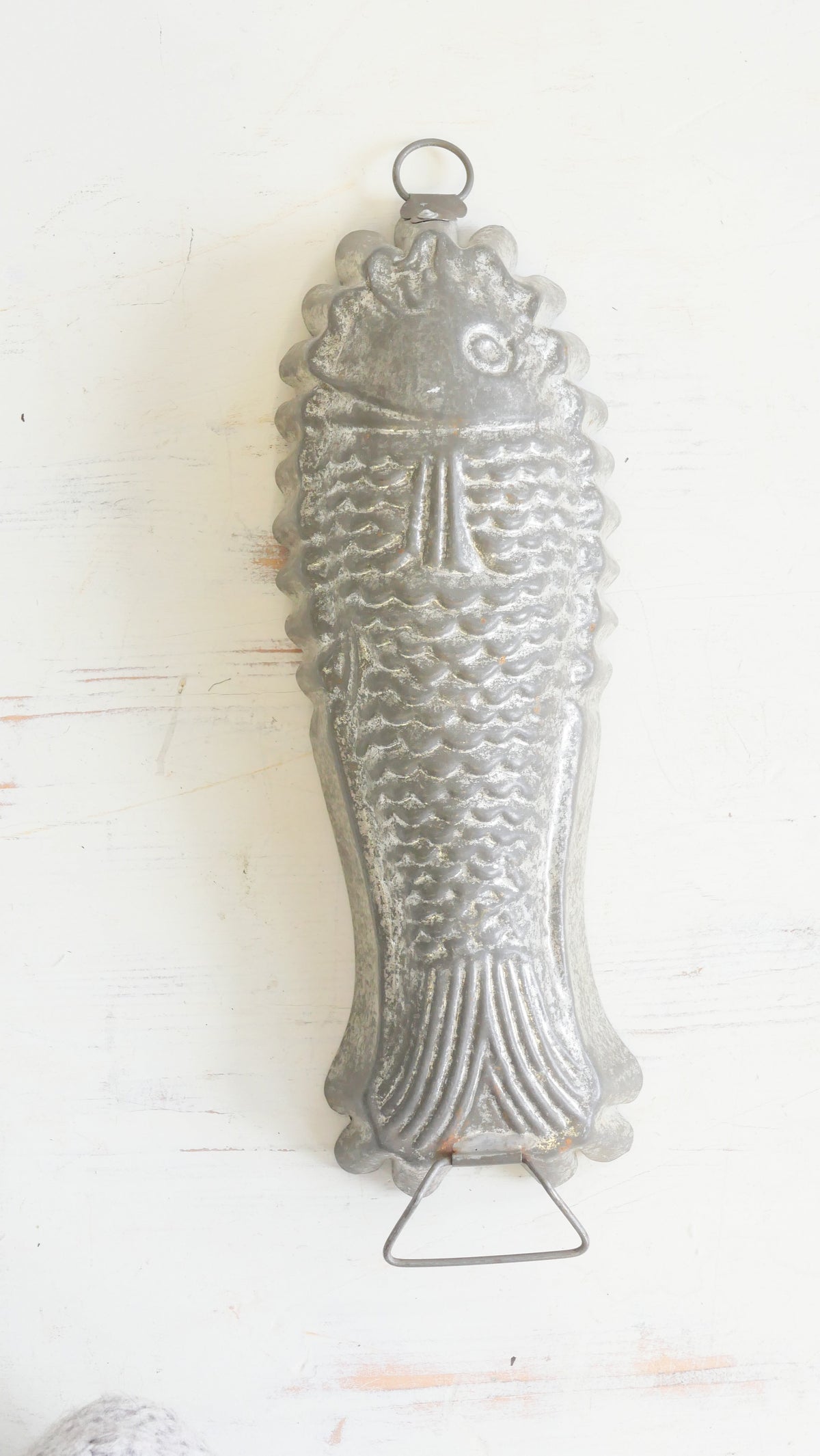 Vanha metallinen kalamuotti