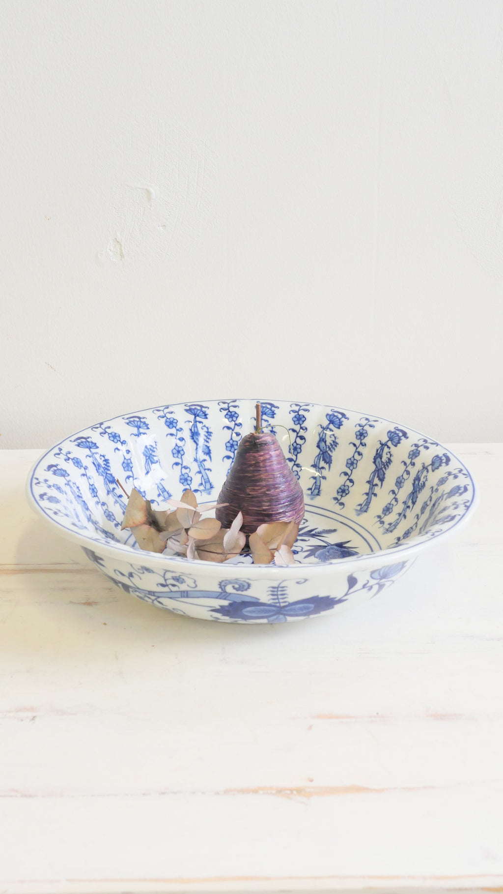 Suuri sinivalkoinen chinoiserie-kulho