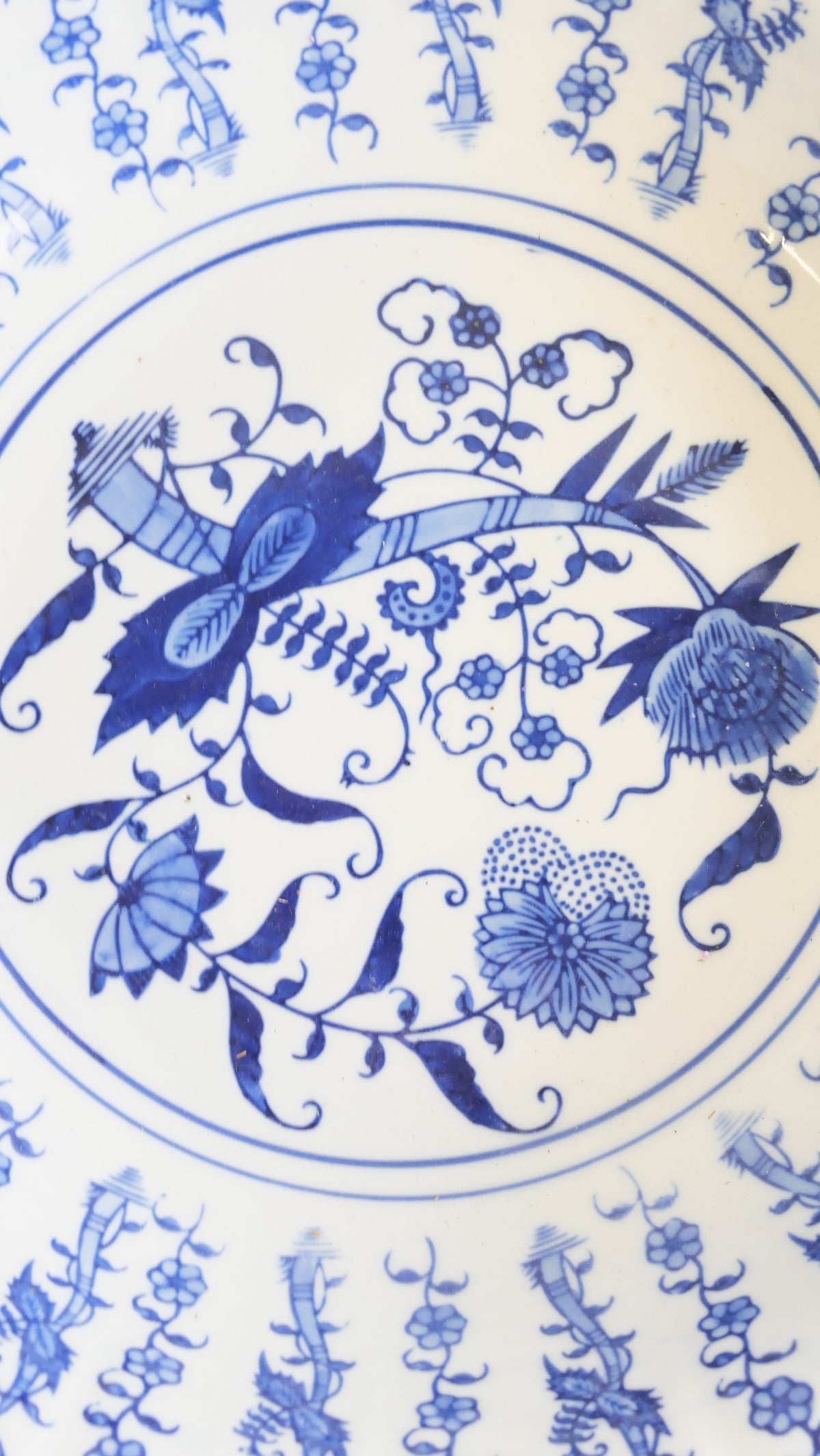 Suuri sinivalkoinen chinoiserie-kulho